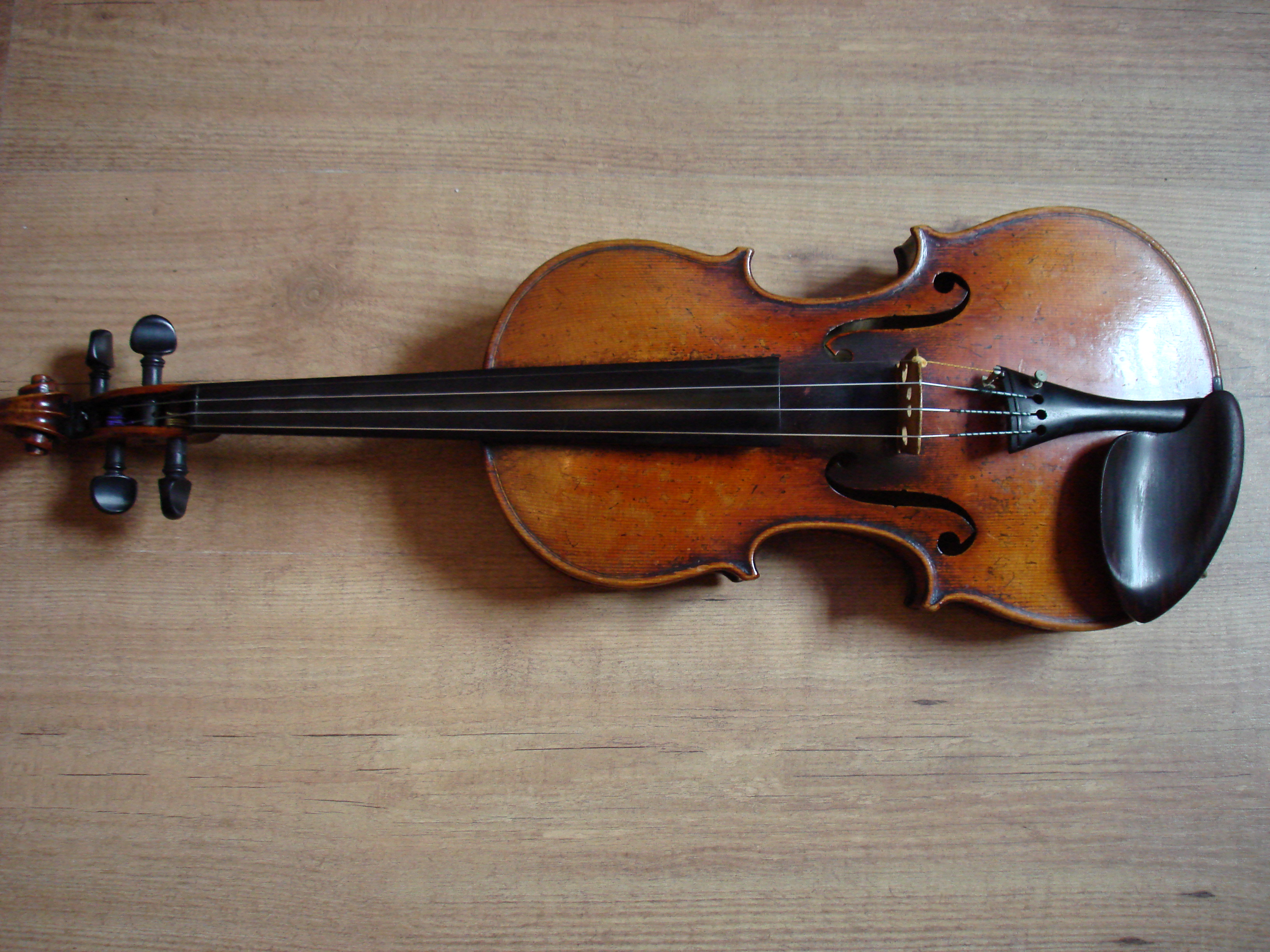 Duitse viool €2.000,-
Taxatierapport aanwezig